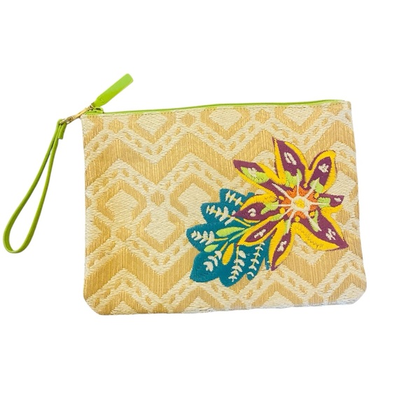 Vera Bradley Handbags - Vera Bradley Straw Beach Floral Embroidered Wristlet